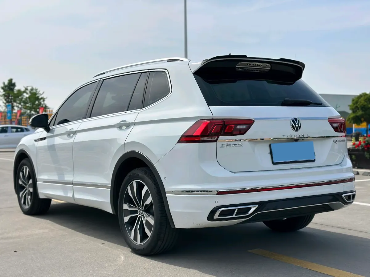 2024 Volkswagen Tiguan L 2.0T 186HP L4 7DCT,autocango,china used car exporter,china ev exporter,chinese used car exporter,chinese used ev exporter