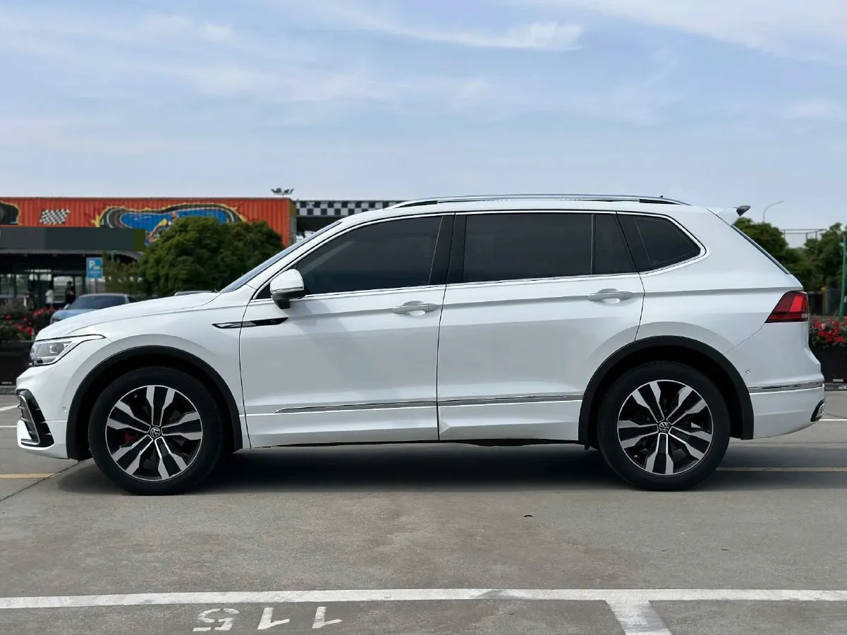 2024 Volkswagen Tiguan L 2.0T 186HP L4 7DCT,autocango,china used car exporter,china ev exporter,chinese used car exporter,chinese used ev exporter