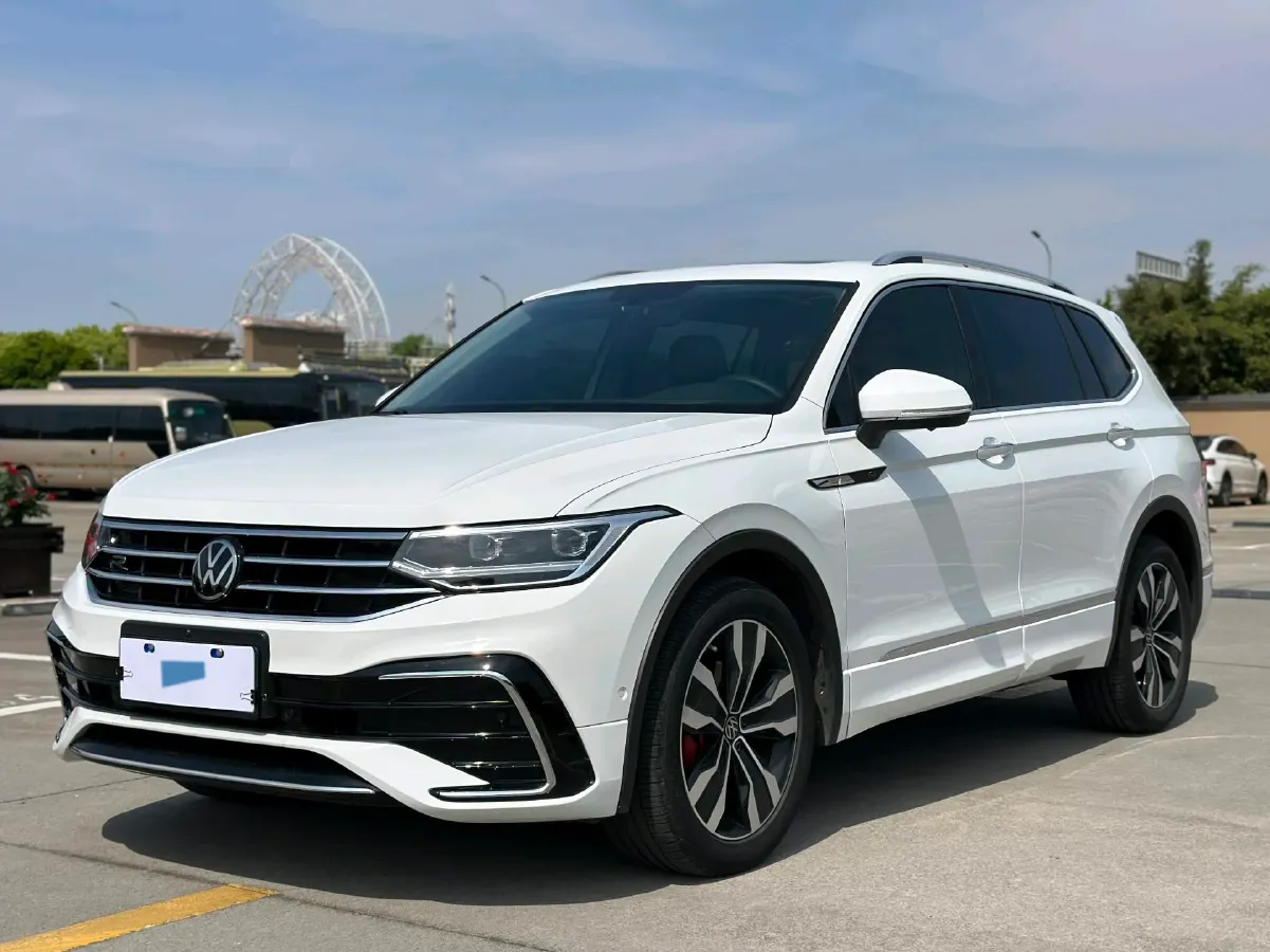 2024 Volkswagen Tiguan L 2.0T 186HP L4 7DCT,autocango,china used car exporter,china ev exporter,chinese used car exporter,chinese used ev exporter