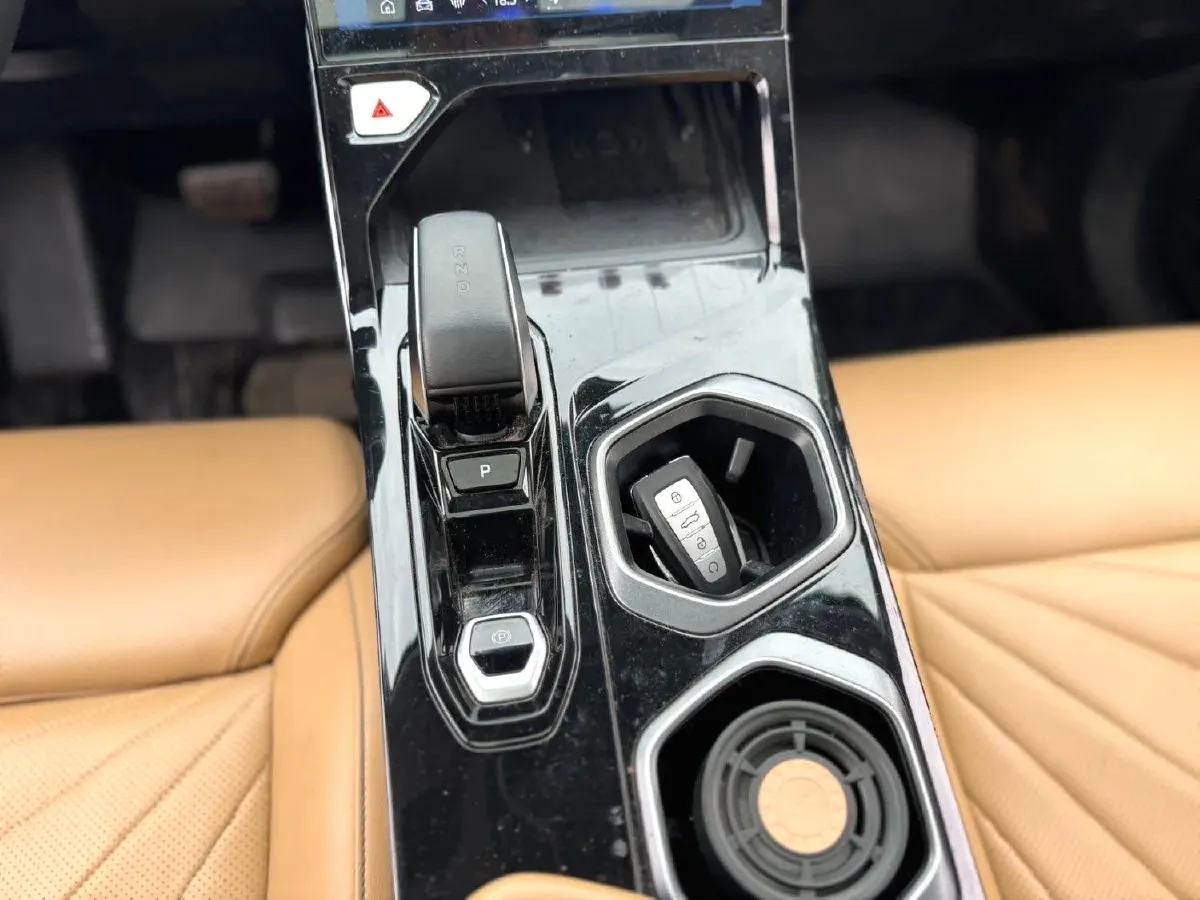 2023 Geely StarRay 2.0T 218HP L4 7DCT,autocango,china used car exporter,china ev exporter,chinese used car exporter,chinese used ev exporter