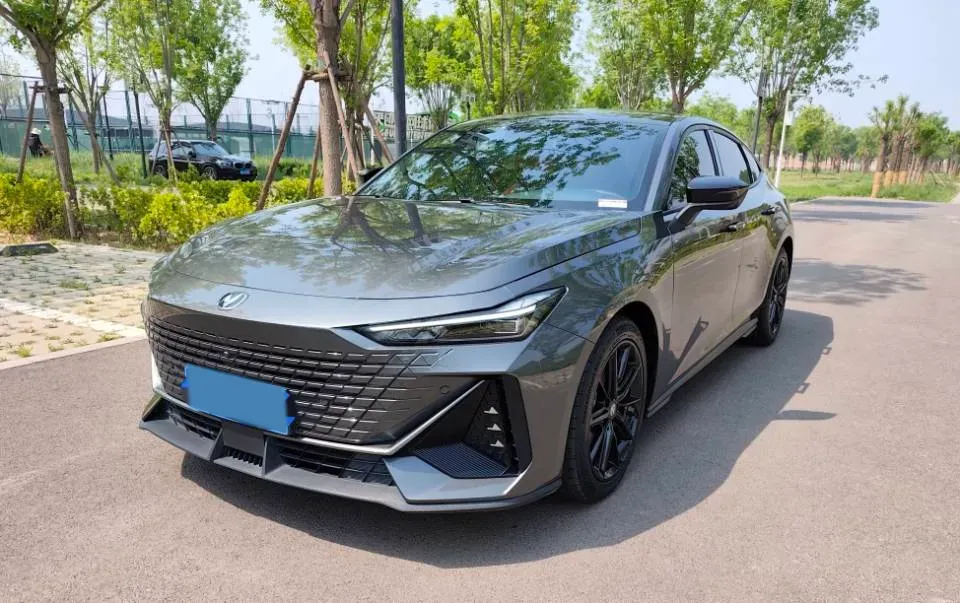 2022 ChangAn UNI-V 1.5T 188HP L4 7DCT,autocango,china used car exporter,china ev exporter,chinese used car exporter,chinese used ev exporter