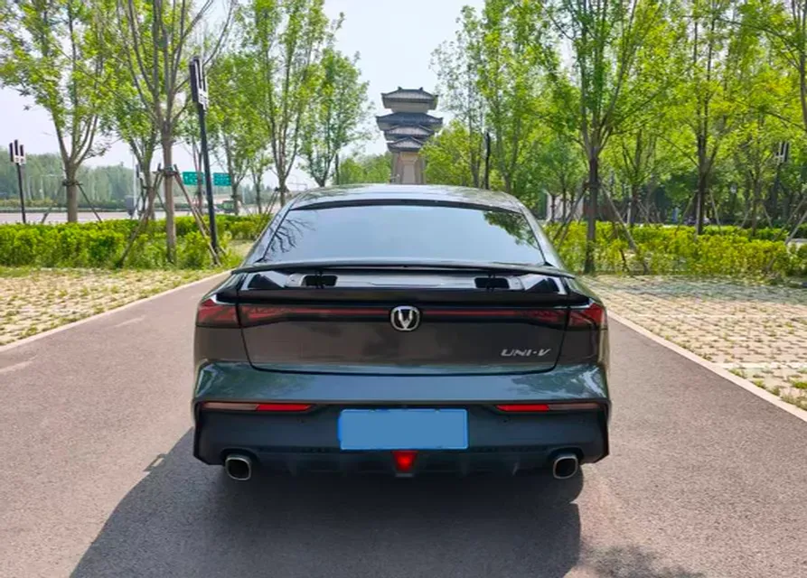 2022 ChangAn UNI-V 1.5T 188HP L4 7DCT,autocango,china used car exporter,china ev exporter,chinese used car exporter,chinese used ev exporter