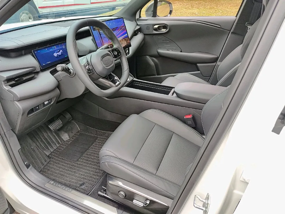 2023 LYNK&CO 06 EM-P 1.5L 120HP L4 3DHT PHEV 19.09KWH,autocango,china used car exporter,china ev exporter,chinese used car exporter,chinese used ev exporter