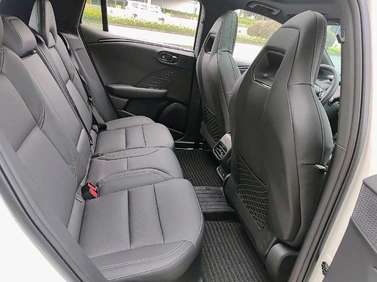 2023 LYNK&CO 06 EM-P 1.5L 120HP L4 3DHT PHEV 19.09KWH,autocango,china used car exporter,china ev exporter,chinese used car exporter,chinese used ev exporter