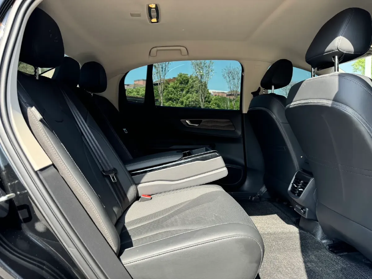 2023 HongQi E-QM5 BEV 54KWH,autocango,china used car exporter,china ev exporter,chinese used car exporter,chinese used ev exporter