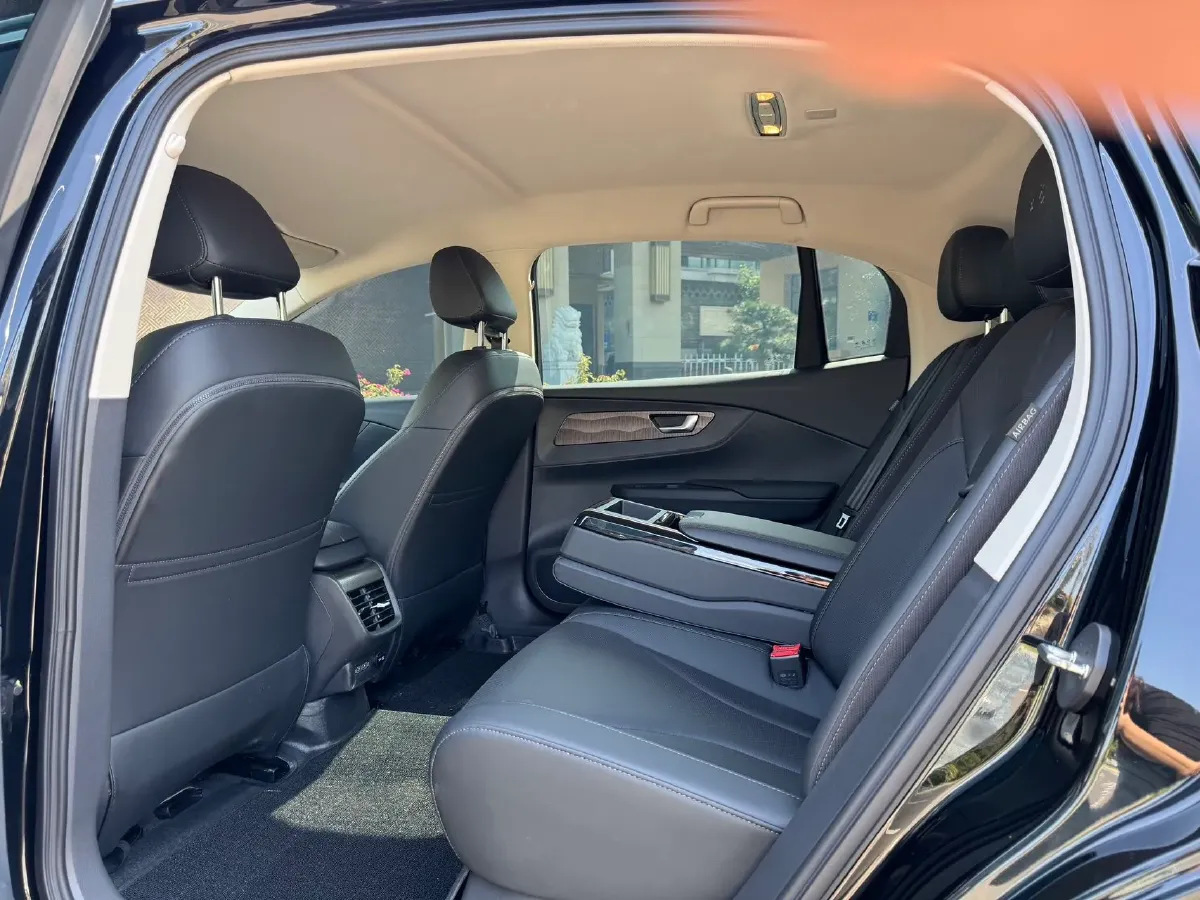 2023 HongQi E-QM5 BEV 54KWH,autocango,china used car exporter,china ev exporter,chinese used car exporter,chinese used ev exporter