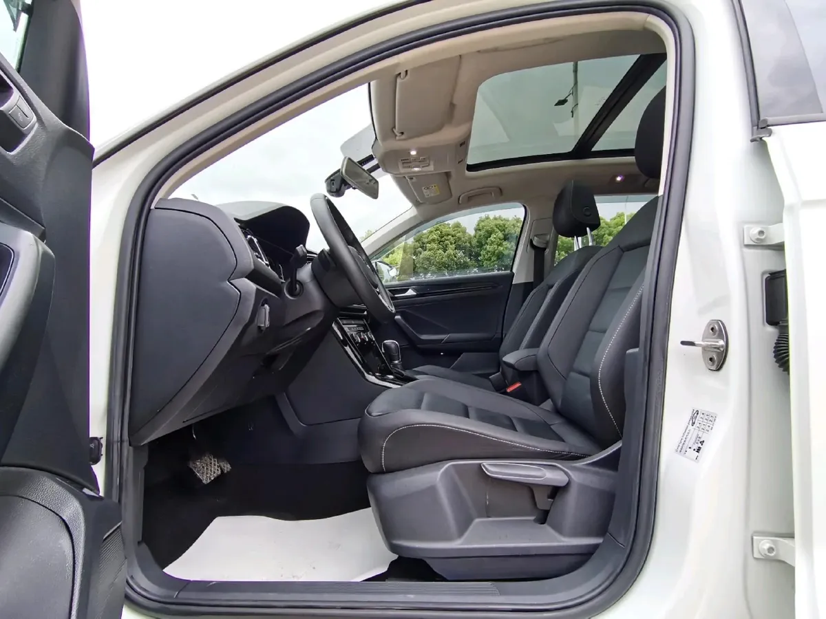 2021 Volkswagen T-Roc 1.4T 150HP L4 7DCT,autocango,china used car exporter,china ev exporter,chinese used car exporter,chinese used ev exporter