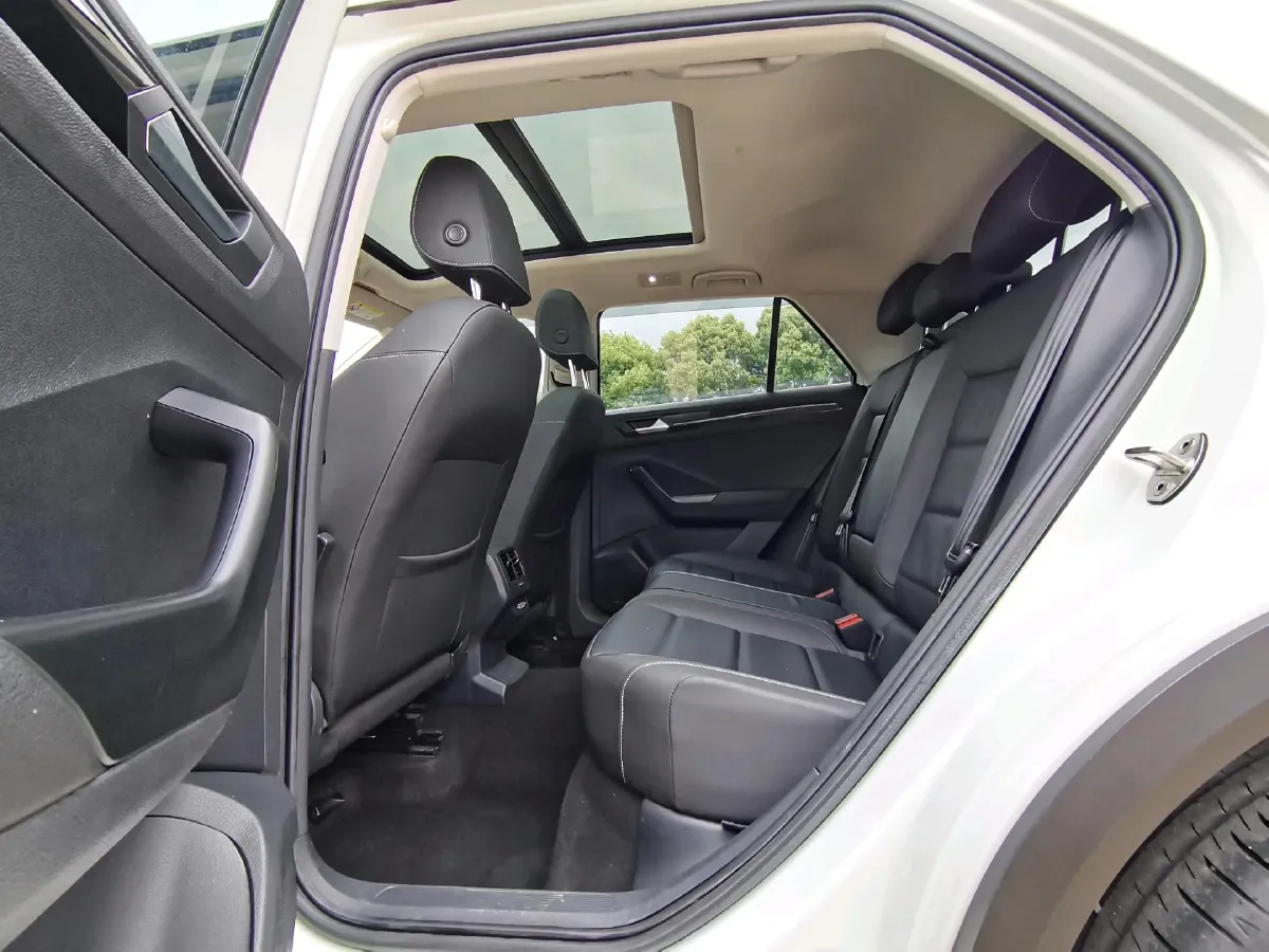 2021 Volkswagen T-Roc 1.4T 150HP L4 7DCT,autocango,china used car exporter,china ev exporter,chinese used car exporter,chinese used ev exporter