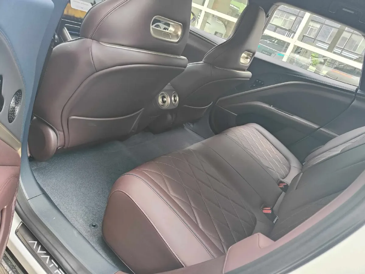 2025 Avatr 11 1.5T 156HP L4 REEV,autocango,china used car exporter,china ev exporter,chinese used car exporter,chinese used ev exporter