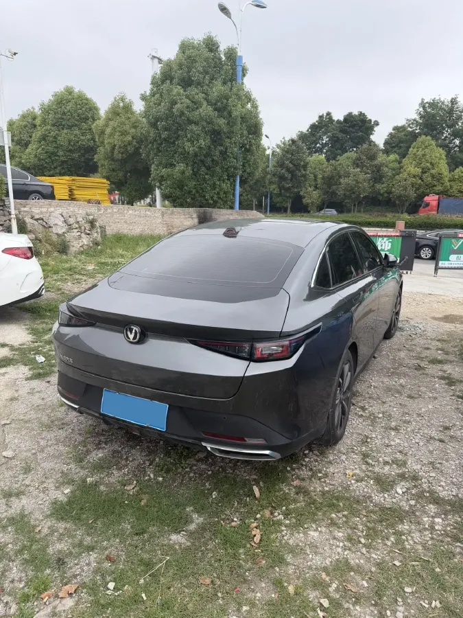 2023 ChangAn Lamore 1.5T 170HP L4 7DCT,autocango,china used car exporter,china ev exporter,chinese used car exporter,chinese used ev exporter