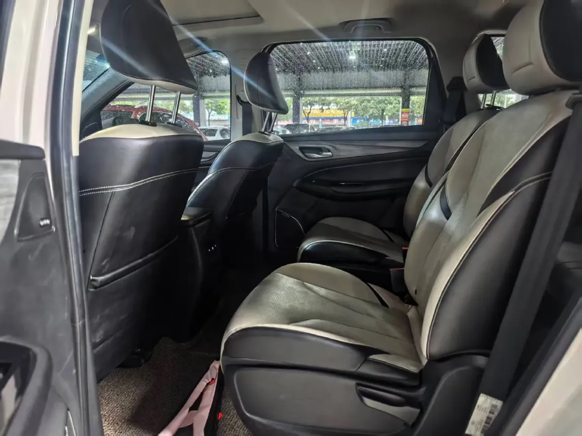 2017 BaoJun 730 1.5T 150HP L4 6DCT,autocango,china used car exporter,china ev exporter,chinese used car exporter,chinese used ev exporter