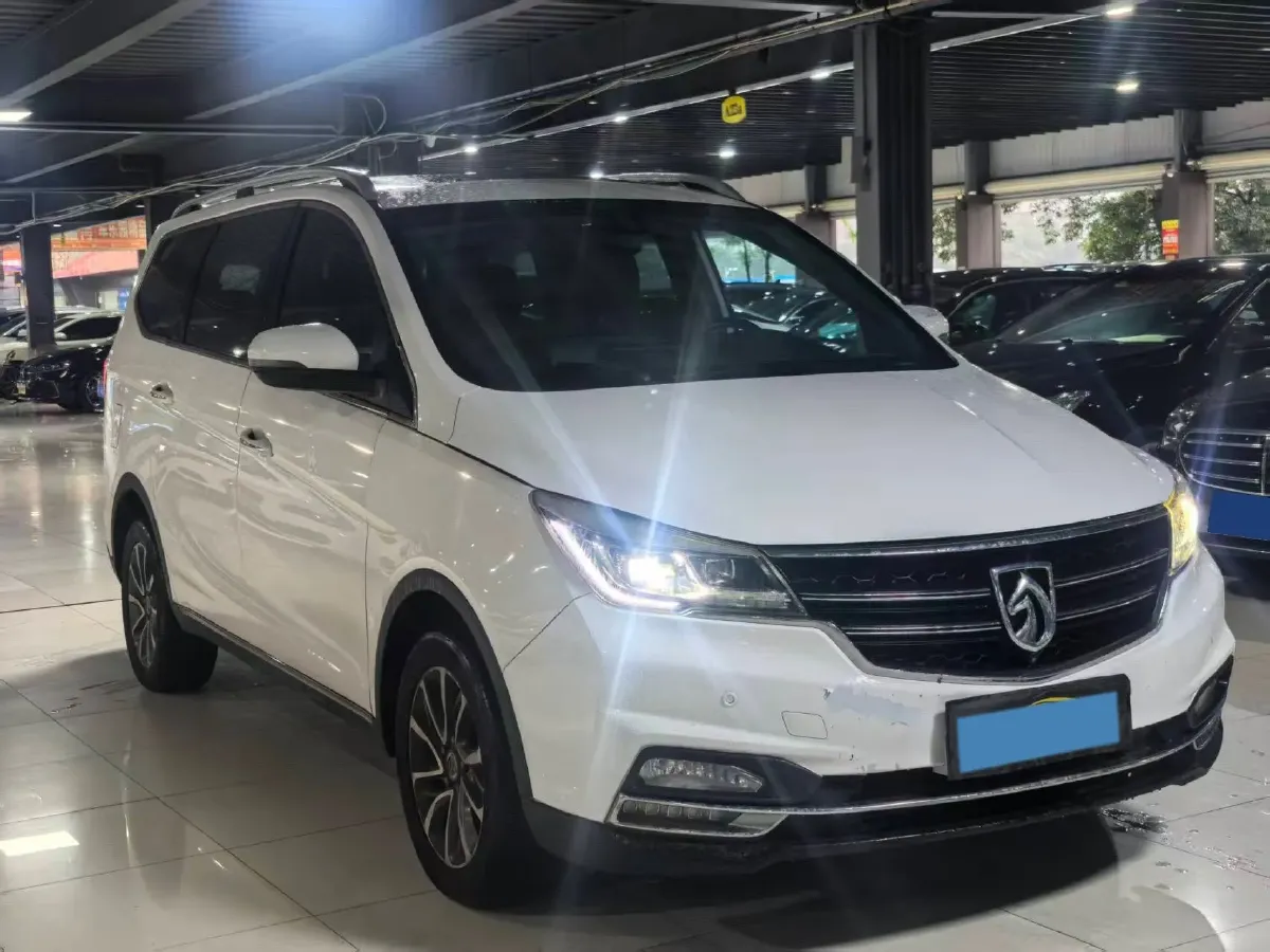 2017 BaoJun 730 1.5T 150HP L4 6DCT,autocango,china used car exporter,china ev exporter,chinese used car exporter,chinese used ev exporter