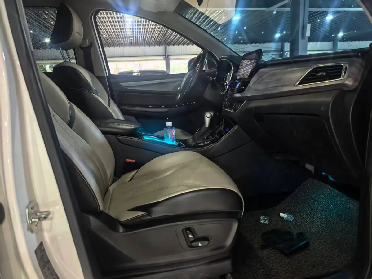 2017 BaoJun 730 1.5T 150HP L4 6DCT,autocango,china used car exporter,china ev exporter,chinese used car exporter,chinese used ev exporter