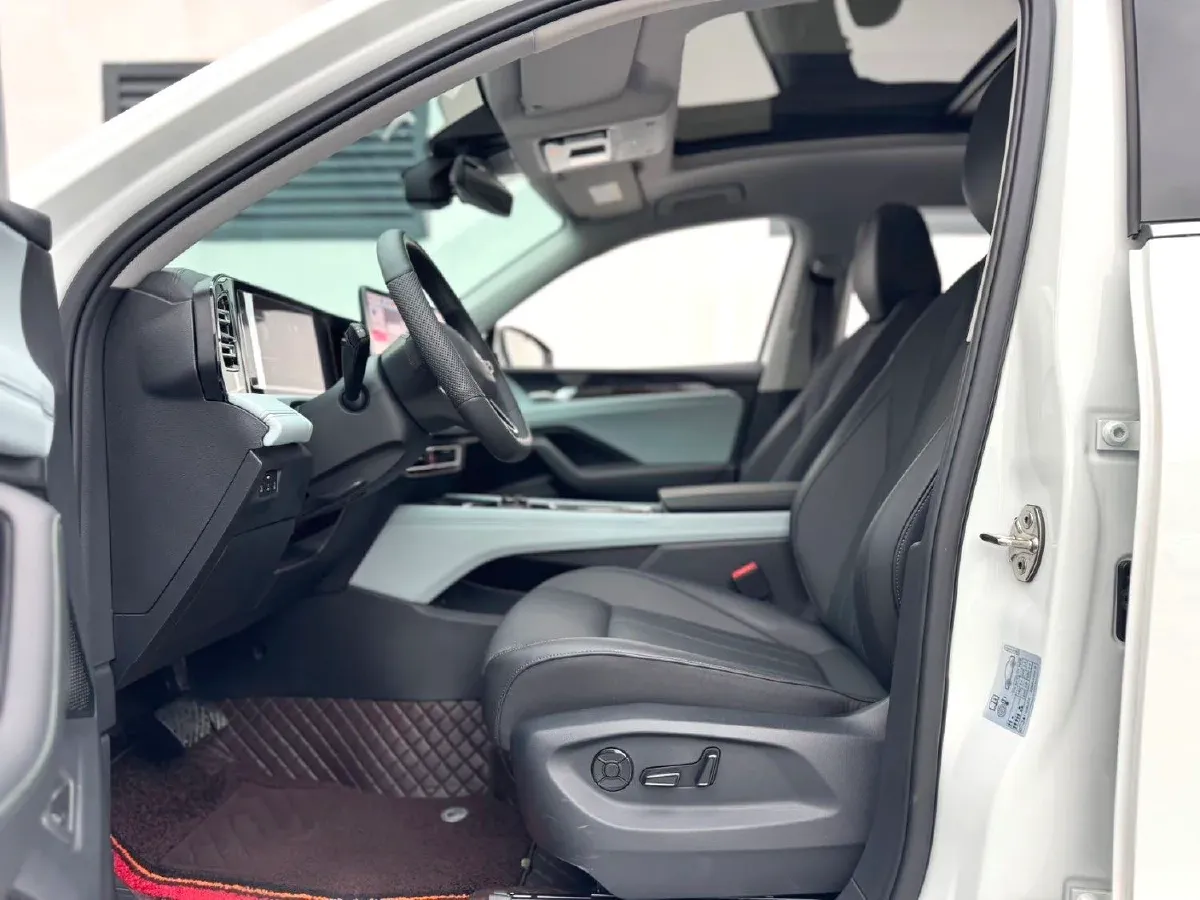 2024 Volkswagen Tiguan L 2.0T 186HP L4 7DCT,autocango,china used car exporter,china ev exporter,chinese used car exporter,chinese used ev exporter