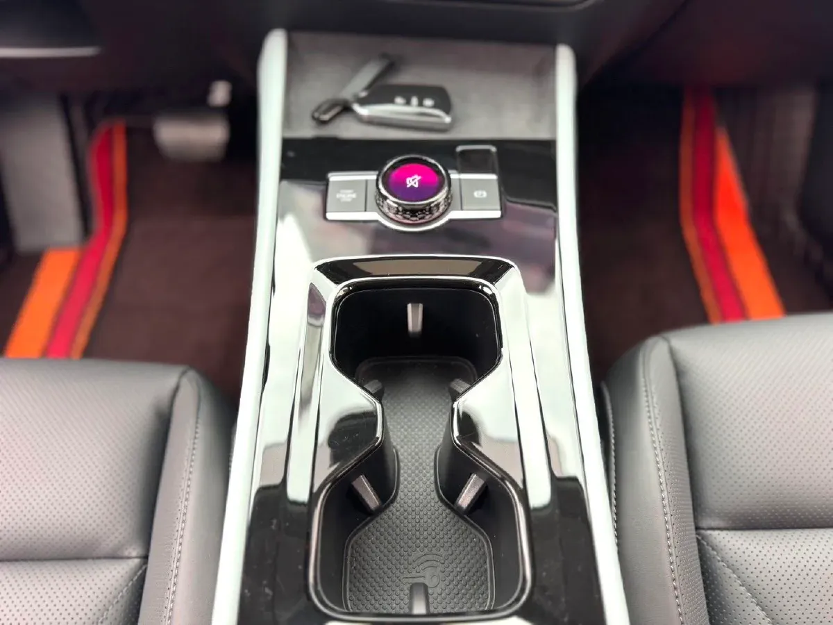 2024 Volkswagen Tiguan L 2.0T 186HP L4 7DCT,autocango,china used car exporter,china ev exporter,chinese used car exporter,chinese used ev exporter