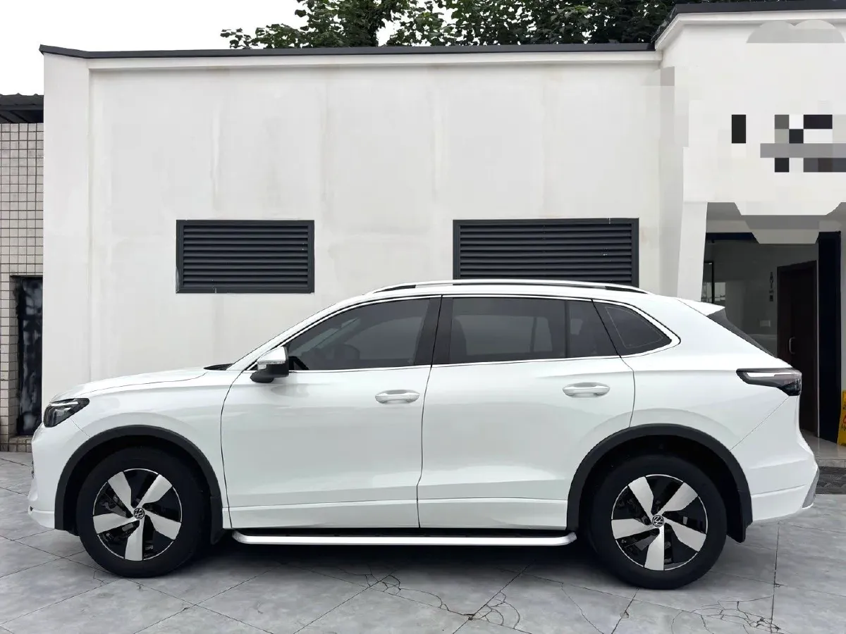 2024 Volkswagen Tiguan L 2.0T 186HP L4 7DCT,autocango,china used car exporter,china ev exporter,chinese used car exporter,chinese used ev exporter