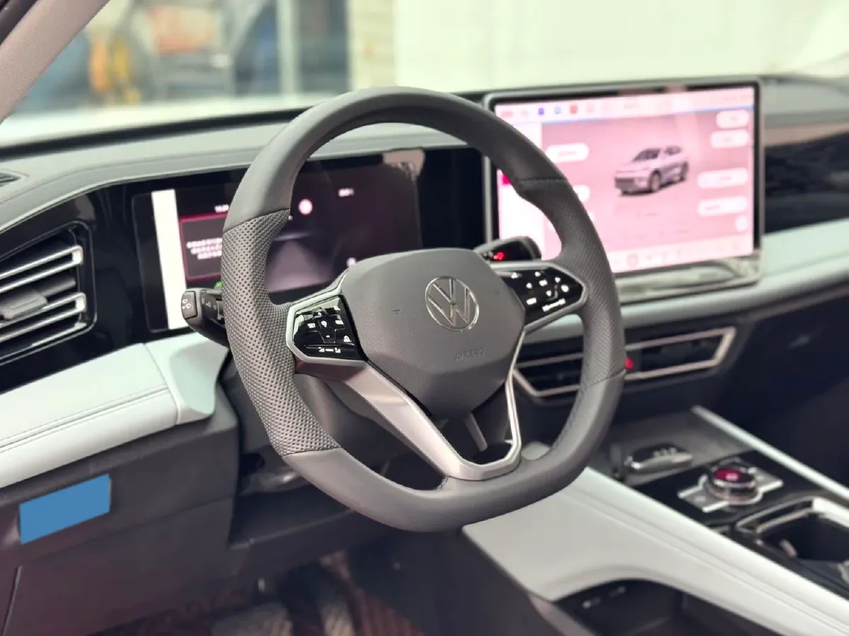 2024 Volkswagen Tiguan L 2.0T 186HP L4 7DCT,autocango,china used car exporter,china ev exporter,chinese used car exporter,chinese used ev exporter