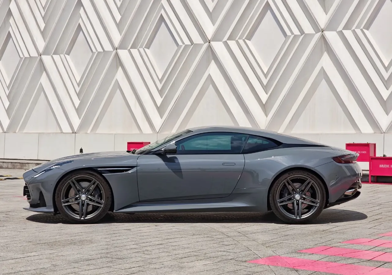 2025 Aston Martin DB12 4.0T 680HP V8 8AT,autocango,china used car exporter,china ev exporter,chinese used car exporter,chinese used ev exporter