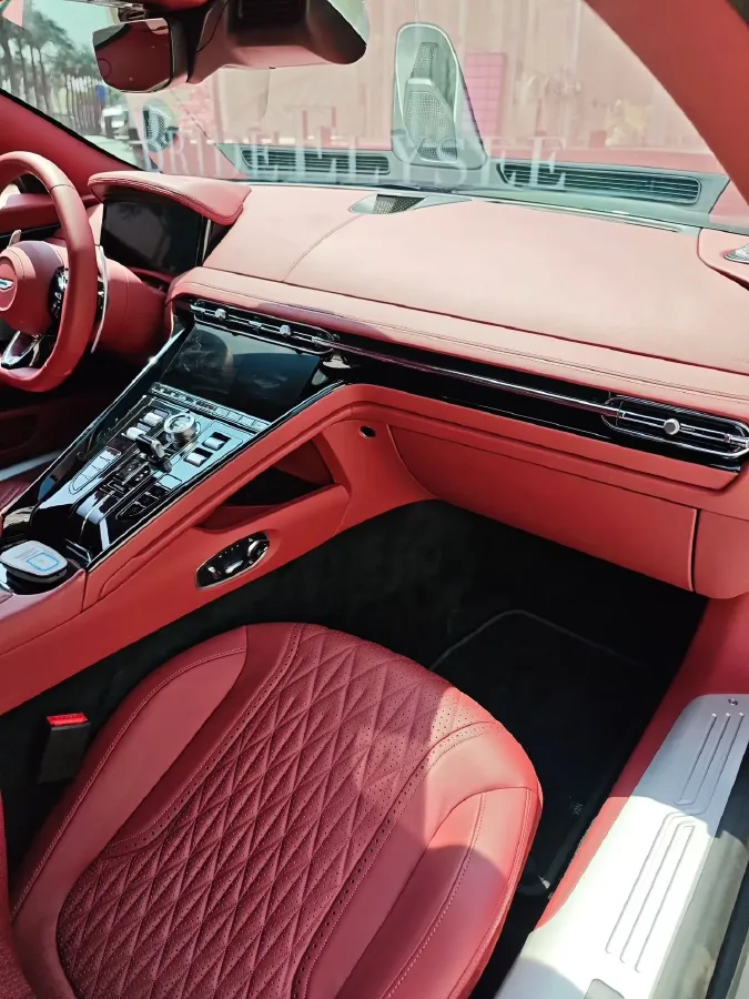 2025 Aston Martin DB12 4.0T 680HP V8 8AT,autocango,china used car exporter,china ev exporter,chinese used car exporter,chinese used ev exporter