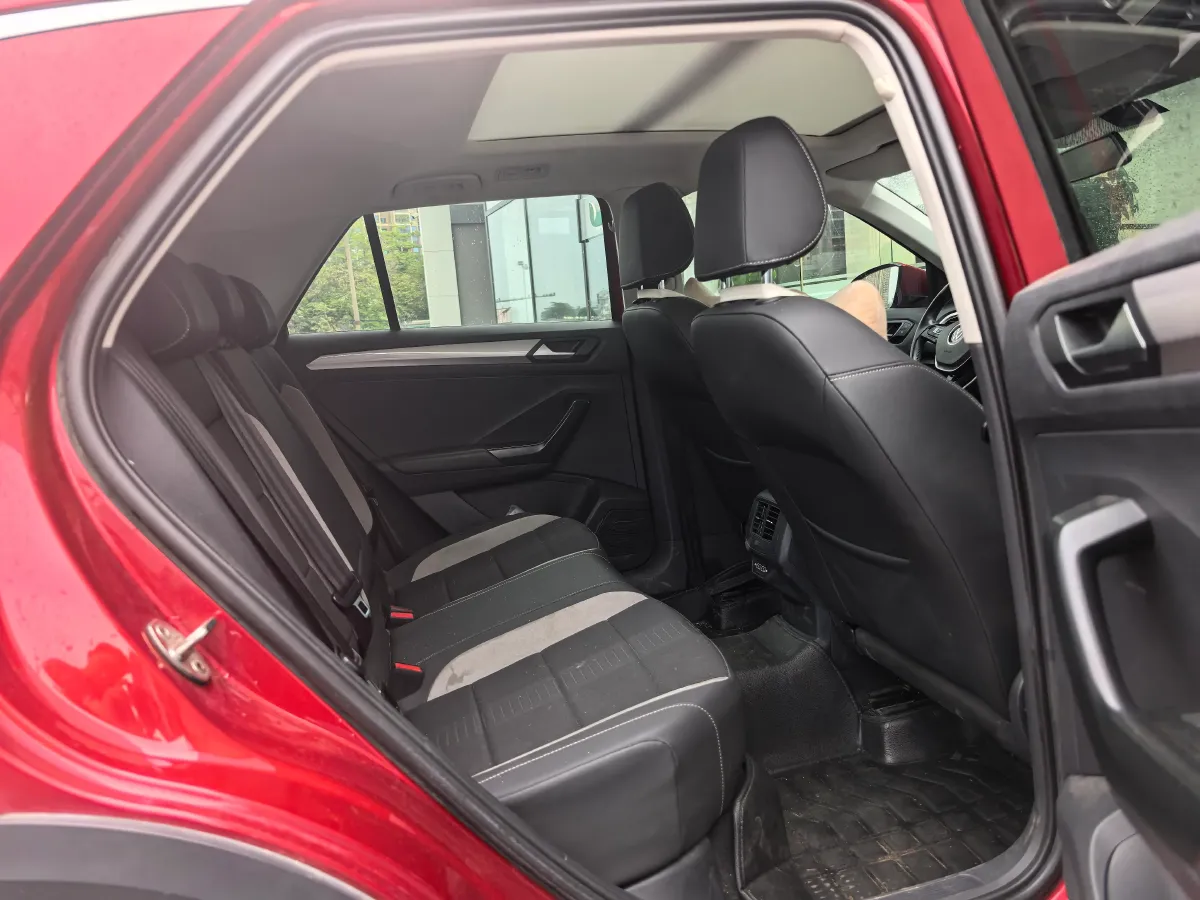 2021 Volkswagen T-Roc 1.4T 150HP L4 7DCT,autocango,china used car exporter,china ev exporter,chinese used car exporter,chinese used ev exporter