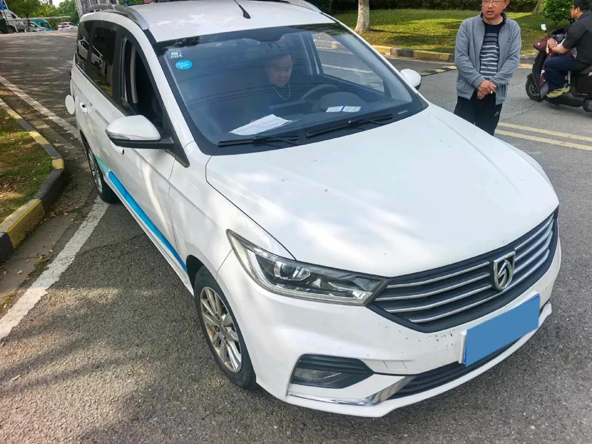 2019 BaoJun 360 1.5L 105HP L4 6MT,autocango,china used car exporter,china ev exporter,chinese used car exporter,chinese used ev exporter