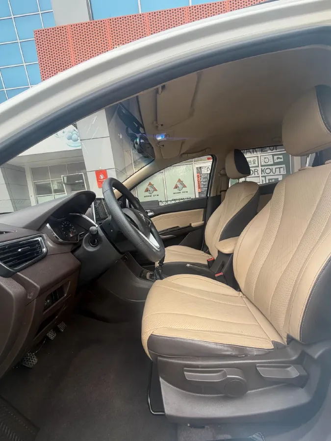 2017 BaoJun 310W 1.5L 112HP L4 6MT,autocango,china used car exporter,china ev exporter,chinese used car exporter,chinese used ev exporter