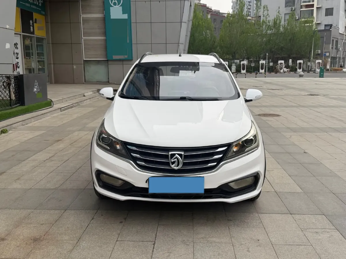 2017 BaoJun 310W 1.5L 112HP L4 6MT,autocango,china used car exporter,china ev exporter,chinese used car exporter,chinese used ev exporter
