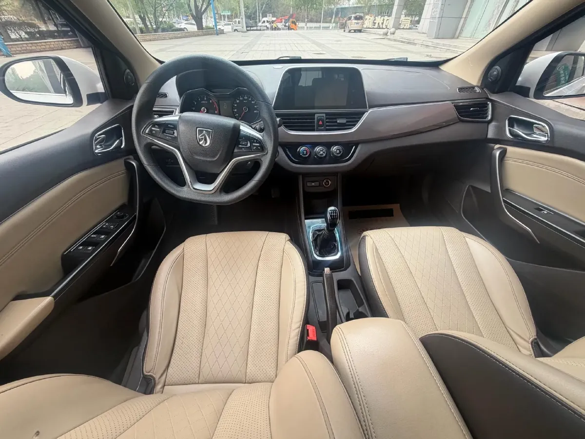 2017 BaoJun 310W 1.5L 112HP L4 6MT,autocango,china used car exporter,china ev exporter,chinese used car exporter,chinese used ev exporter