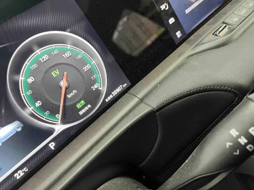 2025 Voyah FREE 1.5T 150HP L4 REEV 43KWH,autocango,china used car exporter,china ev exporter,chinese used car exporter,chinese used ev exporter