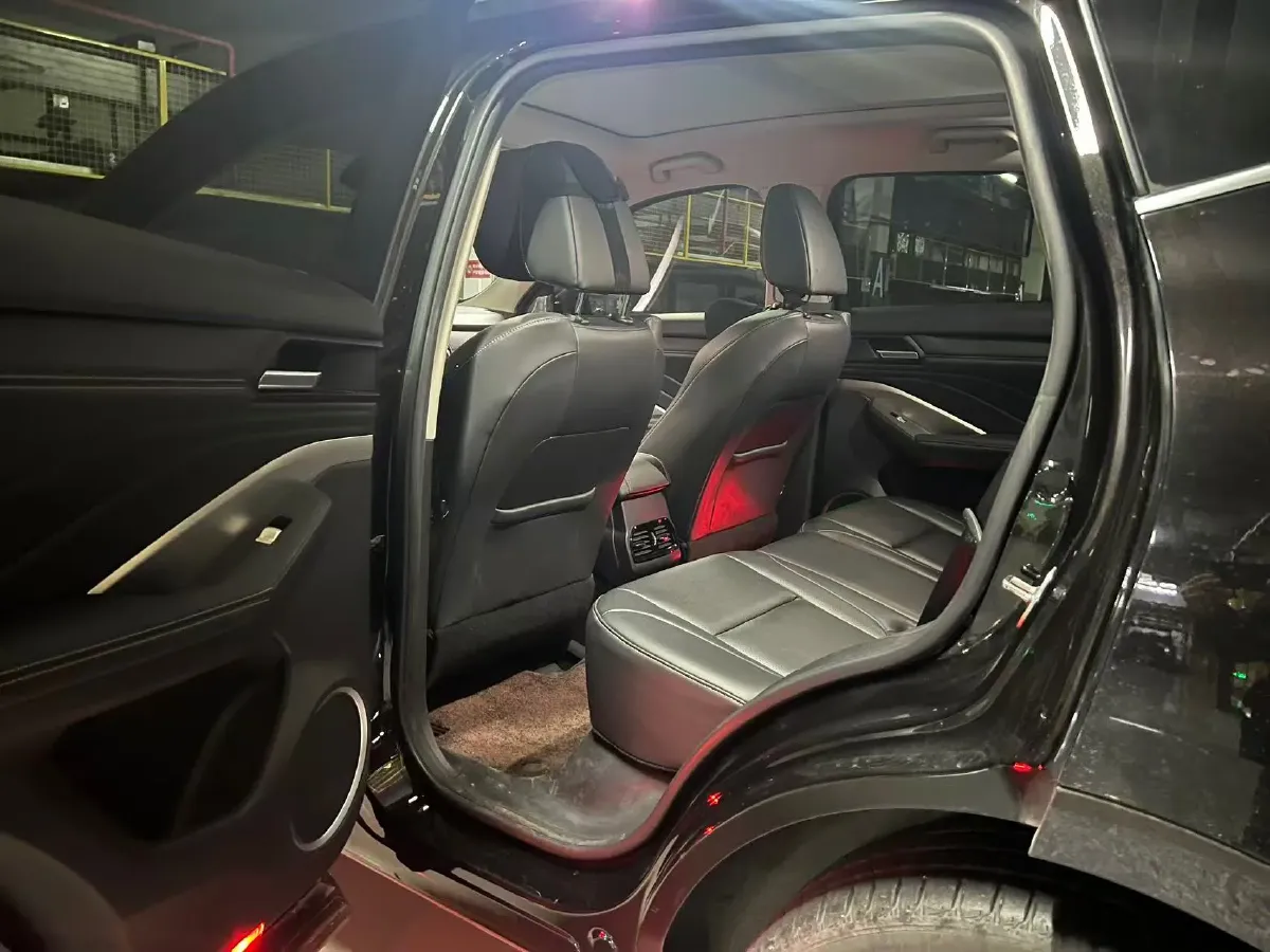 2021 WEY VV6 2.0T 227HP L4 7DCT,autocango,china used car exporter,china ev exporter,chinese used car exporter,chinese used ev exporter