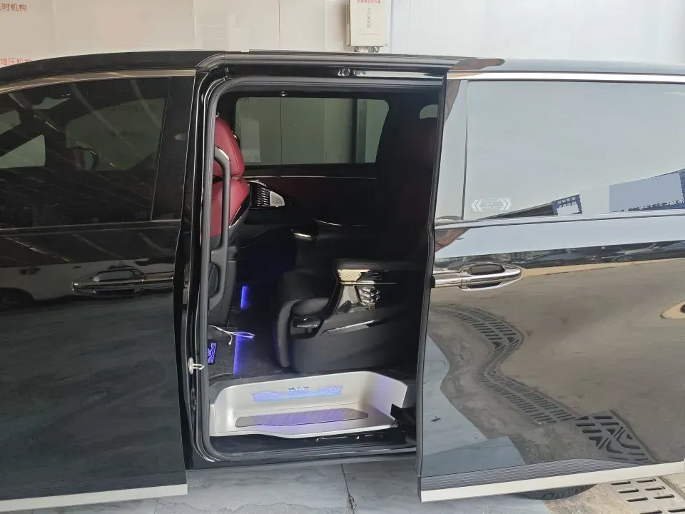 2023 GAC Trumpchi M8 2.0T 252HP L4 8AT,autocango,china used car exporter,china ev exporter,chinese used car exporter,chinese used ev exporter