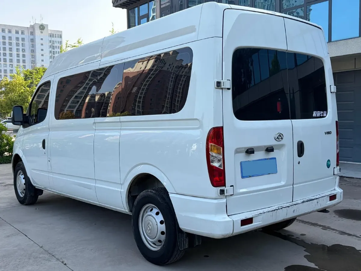 2023 MAXUS XinTu V80 2.0T 127HP L4 6MT,autocango,china used car exporter,china ev exporter,chinese used car exporter,chinese used ev exporter