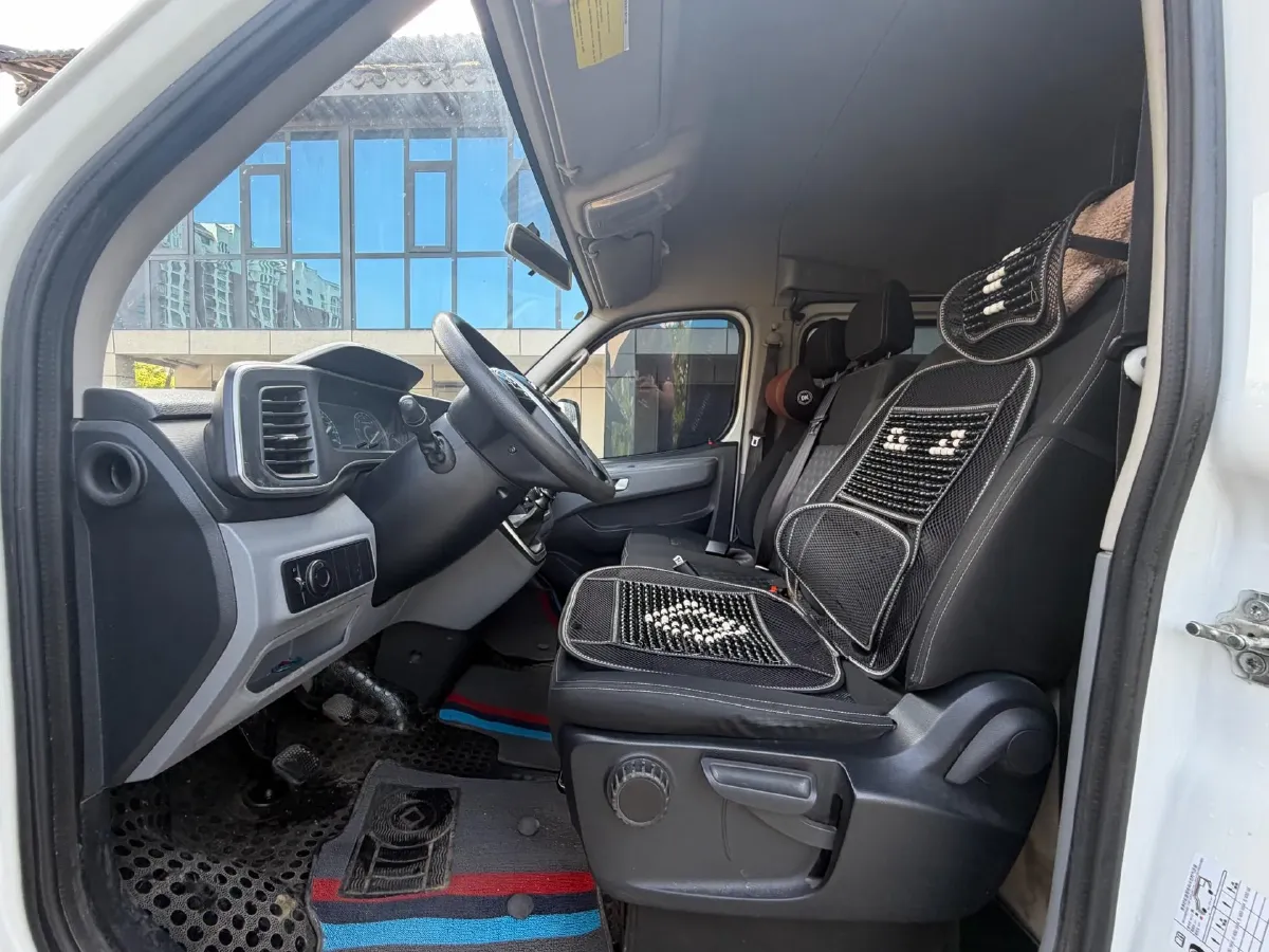 2023 MAXUS XinTu V80 2.0T 127HP L4 6MT,autocango,china used car exporter,china ev exporter,chinese used car exporter,chinese used ev exporter