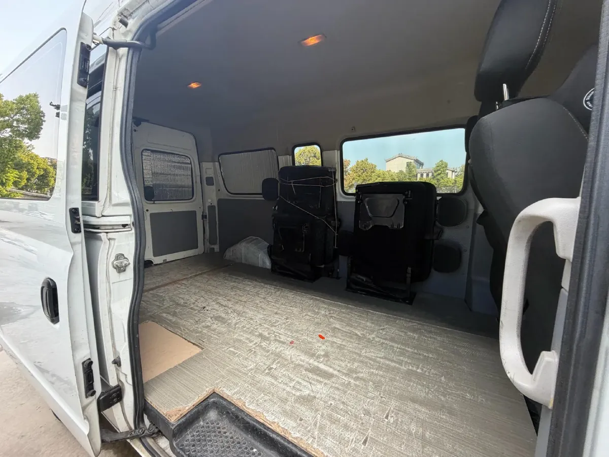 2023 MAXUS XinTu V80 2.0T 127HP L4 6MT,autocango,china used car exporter,china ev exporter,chinese used car exporter,chinese used ev exporter