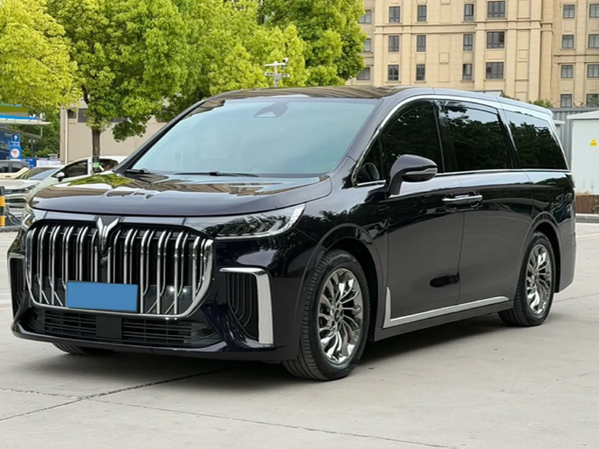 2024 Voyah Dream 1.5T 150HP L4 PHEV 43KWH,autocango,china used car exporter,china ev exporter,chinese used car exporter,chinese used ev exporter