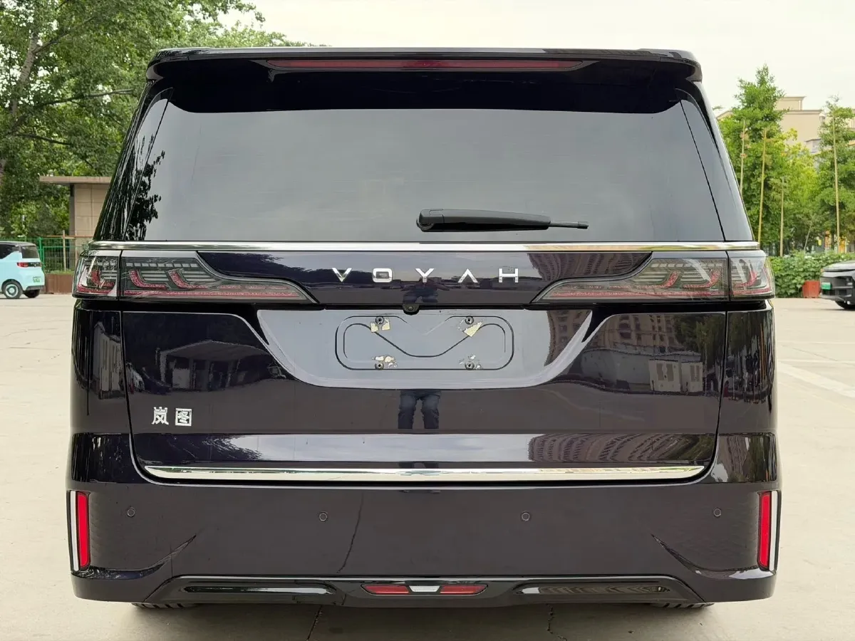 2024 Voyah Dream 1.5T 150HP L4 PHEV 43KWH,autocango,china used car exporter,china ev exporter,chinese used car exporter,chinese used ev exporter