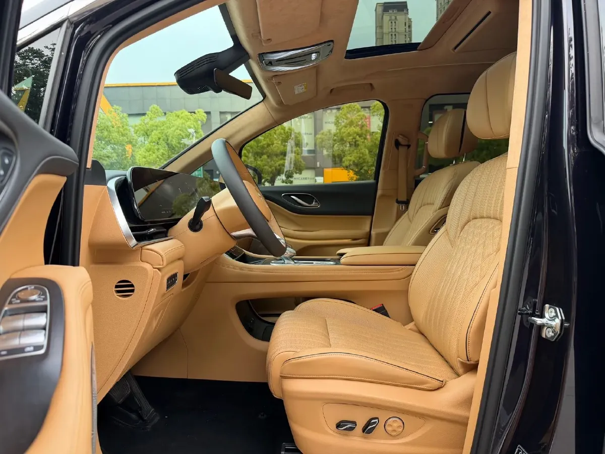 2024 Voyah Dream 1.5T 150HP L4 PHEV 43KWH,autocango,china used car exporter,china ev exporter,chinese used car exporter,chinese used ev exporter