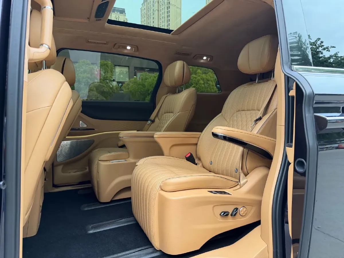 2024 Voyah Dream 1.5T 150HP L4 PHEV 43KWH,autocango,china used car exporter,china ev exporter,chinese used car exporter,chinese used ev exporter