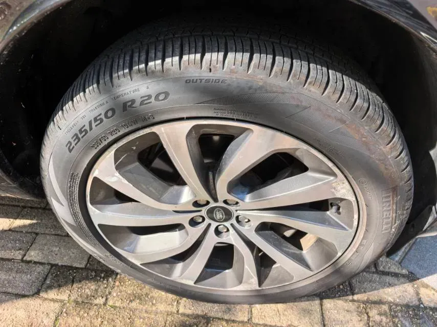 2020 Land Rover Discovery Sport 2.0T 249HP L4 9AT,autocango,china used car exporter,china ev exporter,chinese used car exporter,chinese used ev exporter