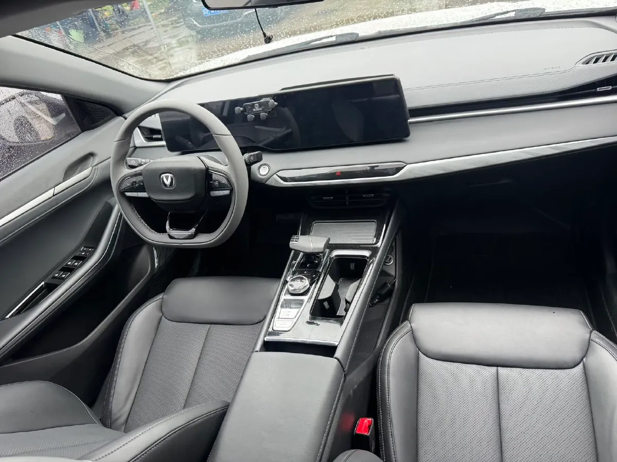 2023 ChangAn Raeton Plus 1.5T 188HP L4 7DCT,autocango,china used car exporter,china ev exporter,chinese used car exporter,chinese used ev exporter