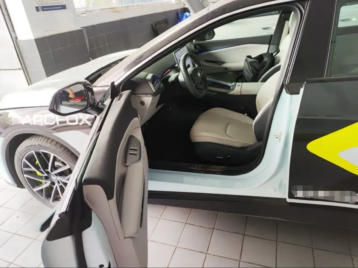 2024 ARCFOX αT5 BEV 79.2KWH,autocango,china used car exporter,china ev exporter,chinese used car exporter,chinese used ev exporter