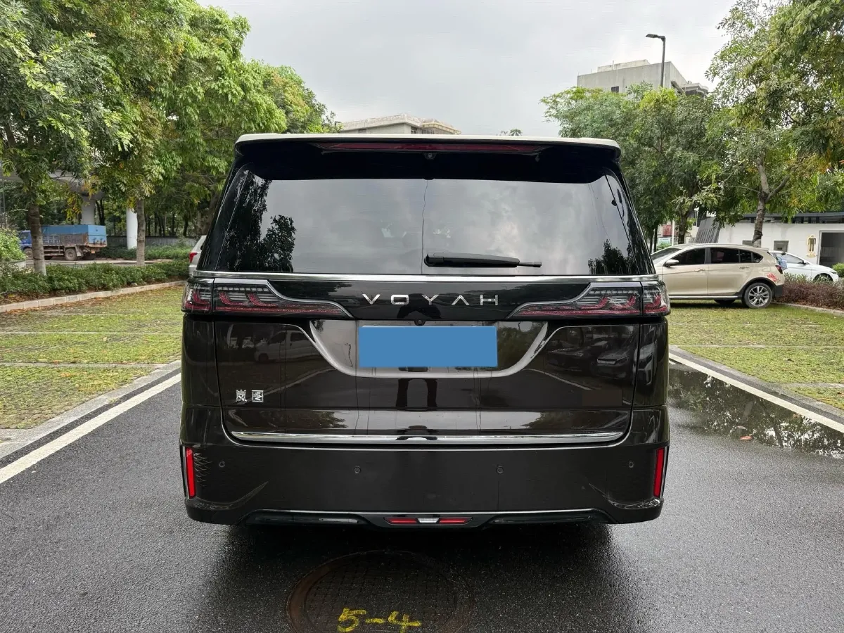 2025 Voyah Dream 1.5T 150HP L4 PHEV 41.7KWH,autocango,china used car exporter,china ev exporter,chinese used car exporter,chinese used ev exporter