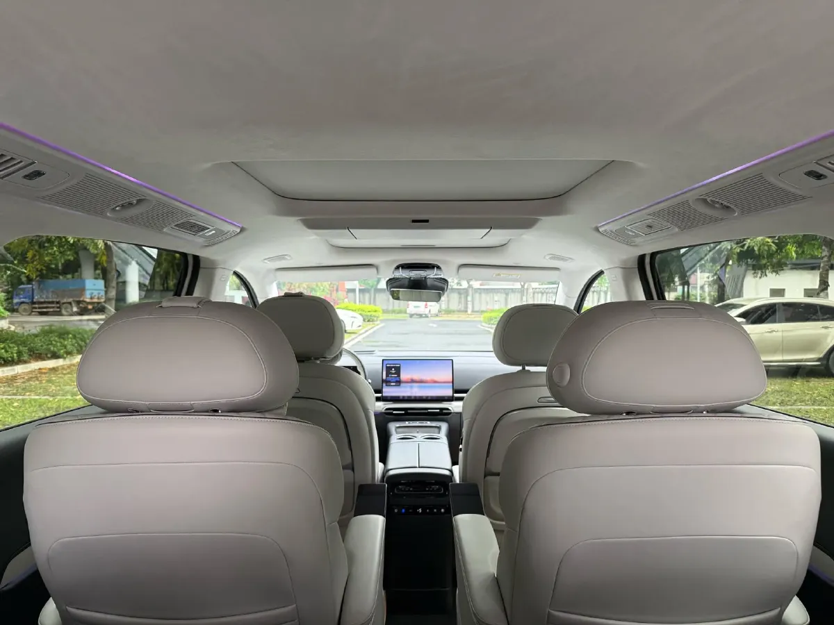 2025 Voyah Dream 1.5T 150HP L4 PHEV 41.7KWH,autocango,china used car exporter,china ev exporter,chinese used car exporter,chinese used ev exporter