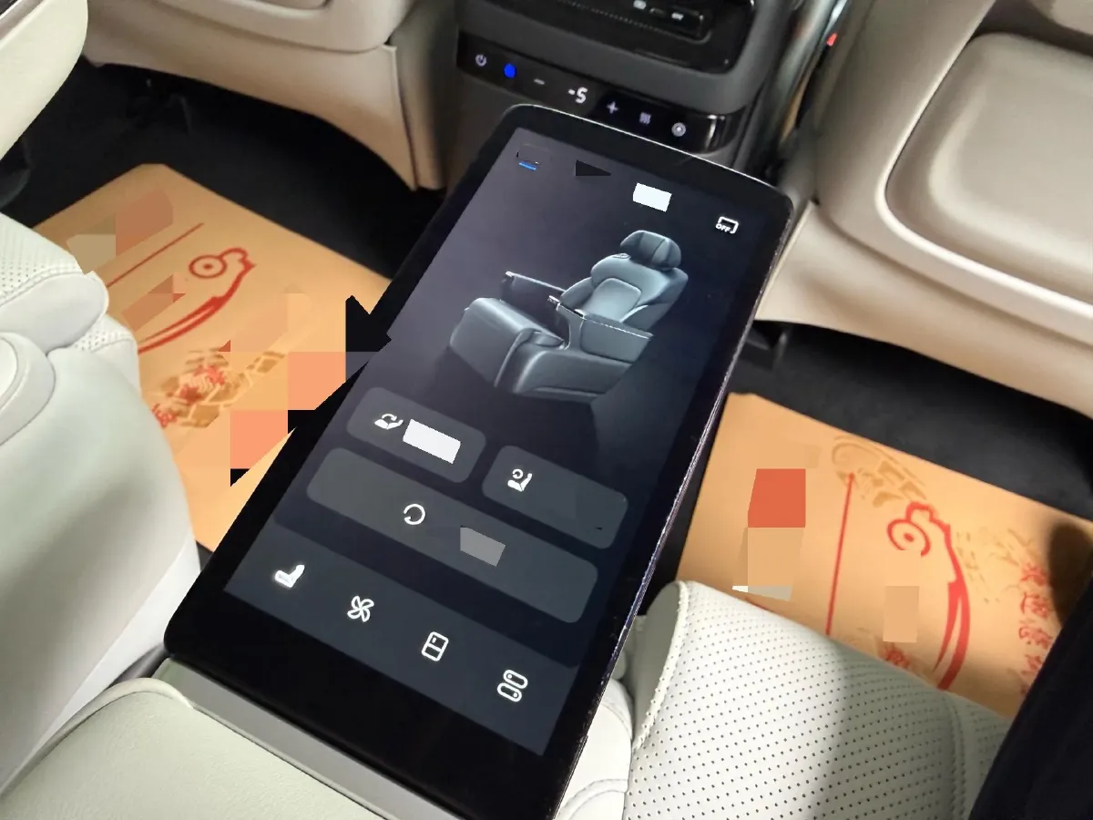 2025 Voyah Dream 1.5T 150HP L4 PHEV 41.7KWH,autocango,china used car exporter,china ev exporter,chinese used car exporter,chinese used ev exporter