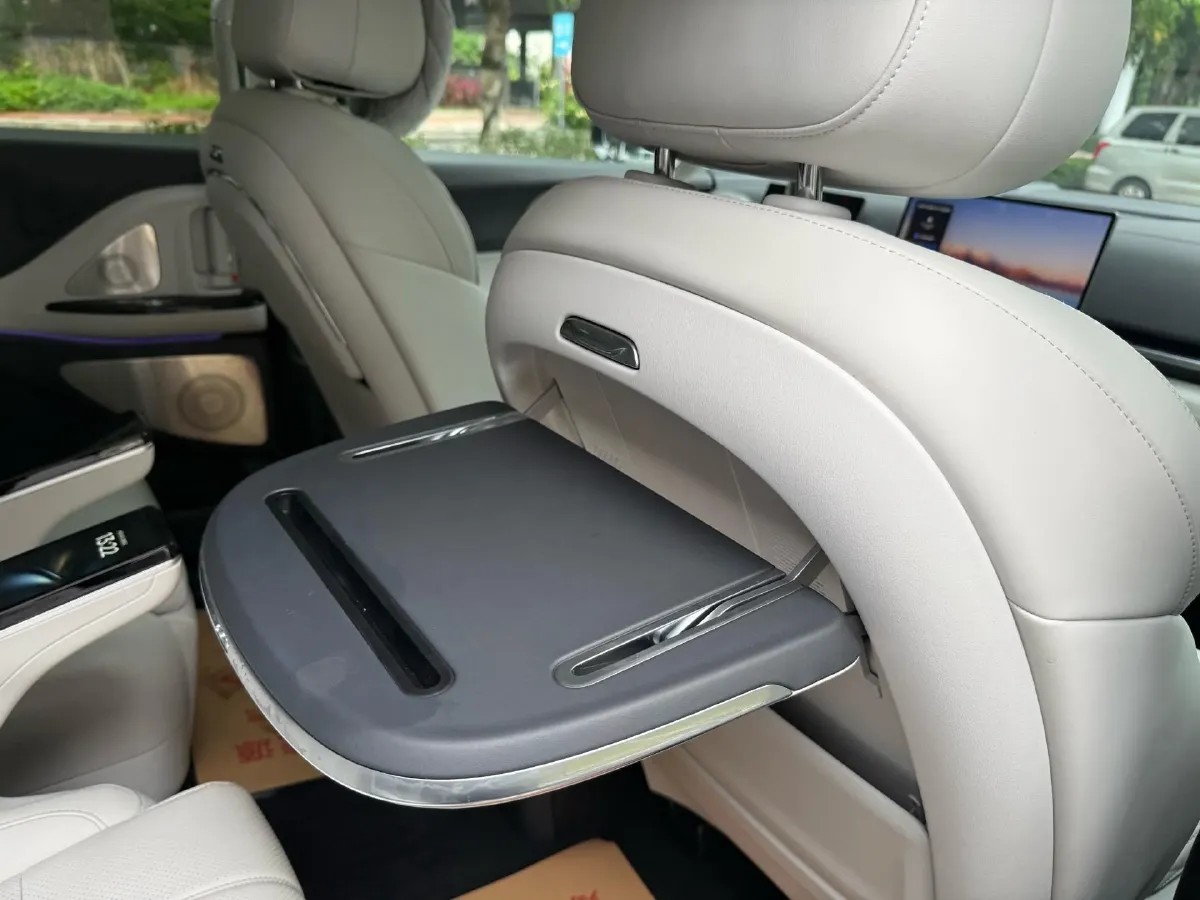 2025 Voyah Dream 1.5T 150HP L4 PHEV 41.7KWH,autocango,china used car exporter,china ev exporter,chinese used car exporter,chinese used ev exporter