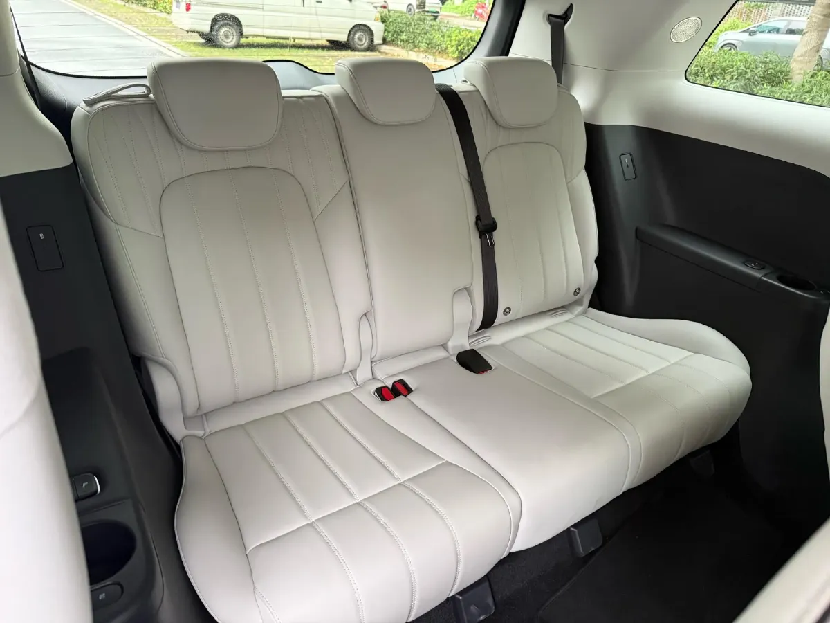 2025 Voyah Dream 1.5T 150HP L4 PHEV 41.7KWH,autocango,china used car exporter,china ev exporter,chinese used car exporter,chinese used ev exporter