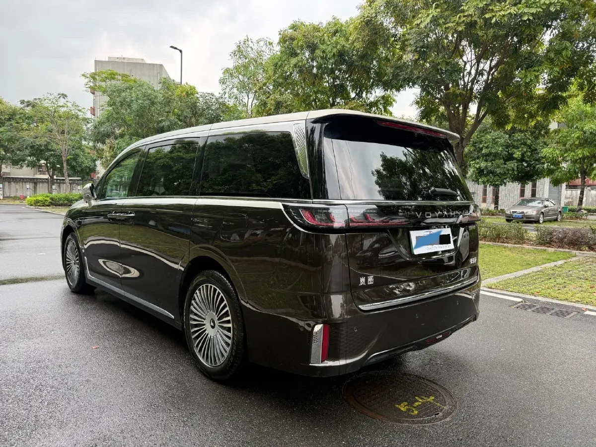 2025 Voyah Dream 1.5T 150HP L4 PHEV 41.7KWH,autocango,china used car exporter,china ev exporter,chinese used car exporter,chinese used ev exporter