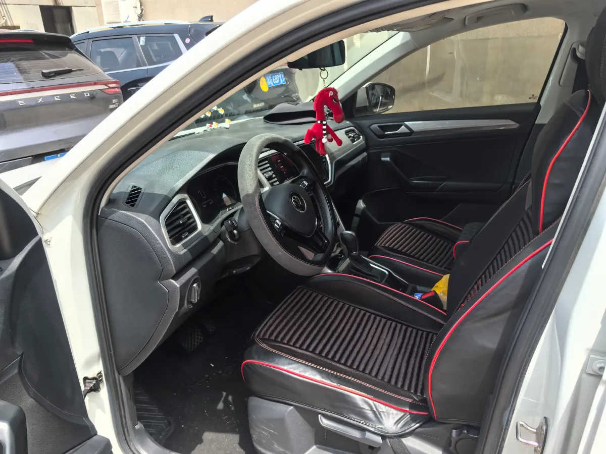 2021 Volkswagen T-Roc 1.4T 150HP L4 7DCT,autocango,china used car exporter,china ev exporter,chinese used car exporter,chinese used ev exporter