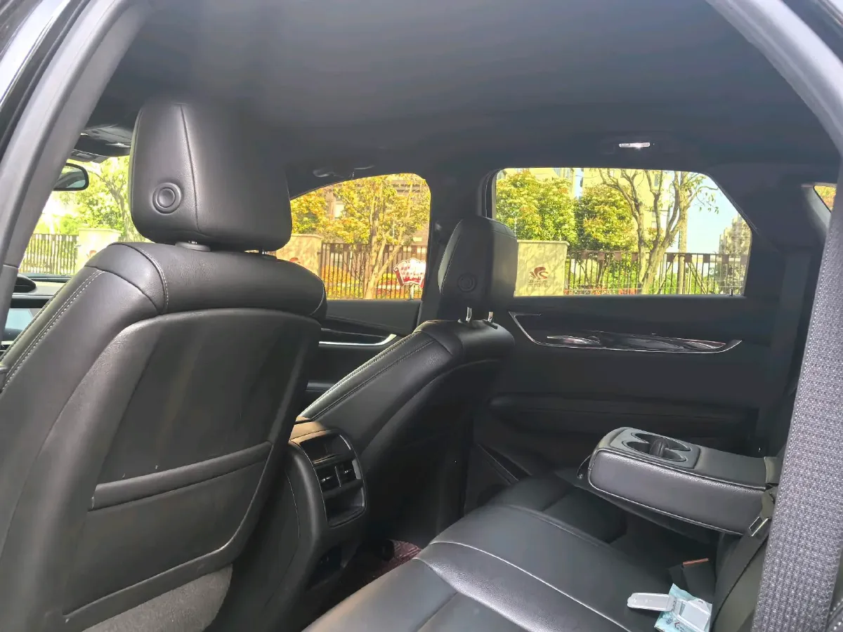 2023 Cadillac XT5 2.0T 237HP L4 9AT,autocango,china used car exporter,china ev exporter,chinese used car exporter,chinese used ev exporter