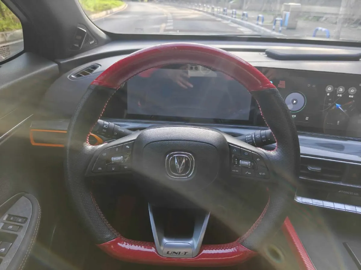 2022 ChangAn UNI-T 1.5T 188HP L4 7DCT,autocango,china used car exporter,china ev exporter,chinese used car exporter,chinese used ev exporter